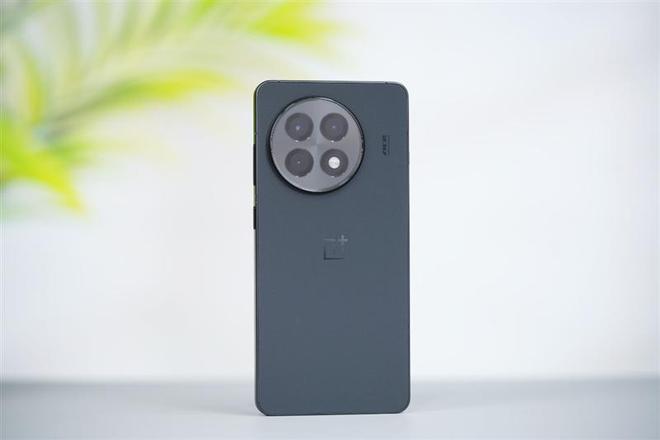 ：最具性价比的骁龙8至尊旗舰 游戏水桶机皇！CQ9电子有限公司一加Ace 5 Pro评测(图2)